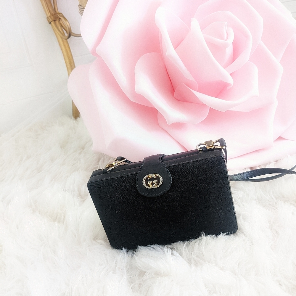 Vintage Gucci clutch bag